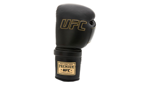 UFC Премиальные тренировочные перчатки на шнуровке черные - 14 Oz